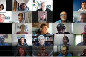 Personas reunidas en videollamada
