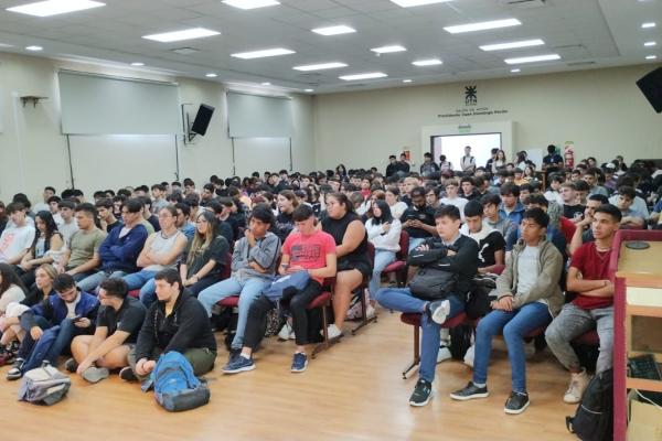 Ingresantes Observando a miembros de CAOPID
