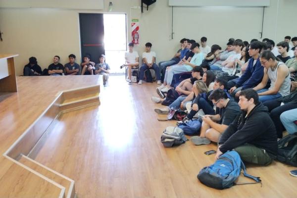 Ingresantes Observando a miembros de CAOPID