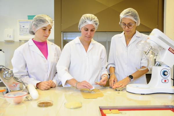 Creación del Centro de Investigaciones Agrobiotecnológicas (CIAB) en la Facultad Regional La Plata.