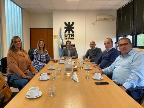 autoridades del gobierno de la provincia y UTN La Plata